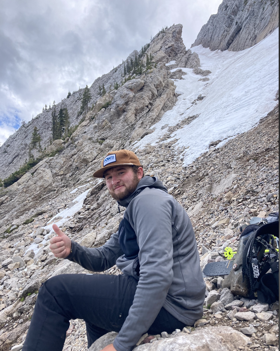 asmilingboyinfrontofcouloir